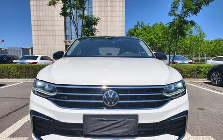 Volkswagen Tiguan II, 2022 год, 3 189 111 рублей, 2 фотография