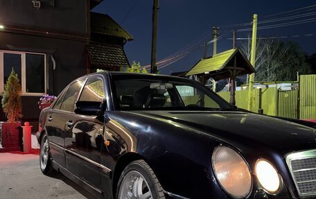 Mercedes-Benz E-Класс, 1996 год, 525 000 рублей, 8 фотография