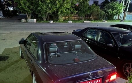 Mercedes-Benz E-Класс, 1996 год, 525 000 рублей, 4 фотография