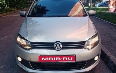 Volkswagen Polo VI (EU Market), 2011 год, 850 000 рублей, 2 фотография