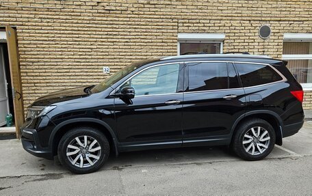 Honda Pilot III рестайлинг, 2018 год, 3 300 000 рублей, 1 фотография