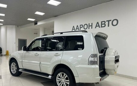 Mitsubishi Pajero IV, 2014 год, 2 850 000 рублей, 3 фотография