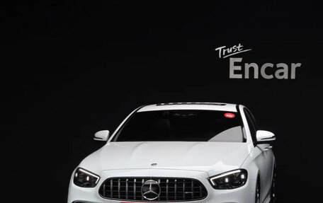 Mercedes-Benz E-Класс, 2022 год, 3 250 000 рублей, 2 фотография