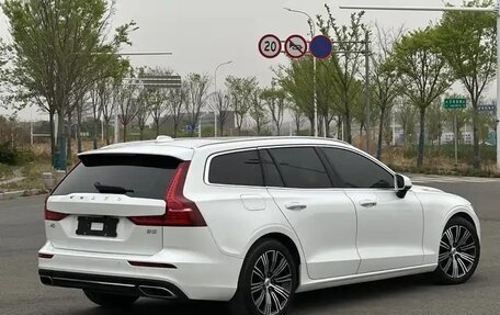 Volvo V60 II, 2021 год, 3 350 000 рублей, 3 фотография