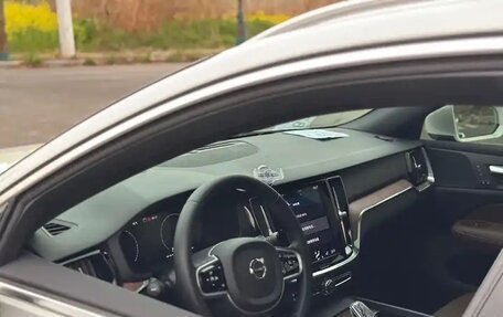 Volvo V60 II, 2021 год, 3 350 000 рублей, 6 фотография