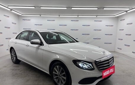 Mercedes-Benz E-Класс, 2019 год, 3 200 000 рублей, 3 фотография
