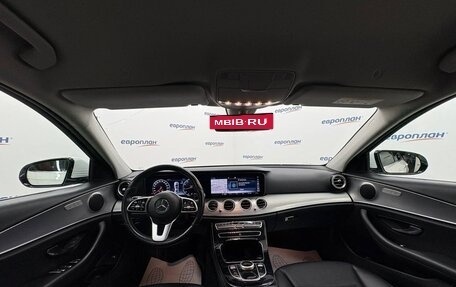 Mercedes-Benz E-Класс, 2019 год, 3 200 000 рублей, 9 фотография