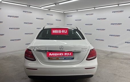 Mercedes-Benz E-Класс, 2019 год, 3 200 000 рублей, 5 фотография