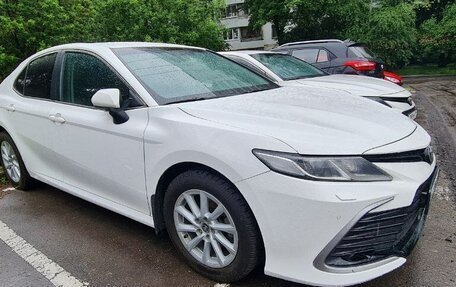 Toyota Camry, 2021 год, 2 000 000 рублей, 5 фотография