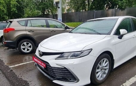 Toyota Camry, 2021 год, 2 000 000 рублей, 4 фотография