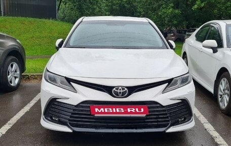 Toyota Camry, 2021 год, 2 000 000 рублей, 3 фотография