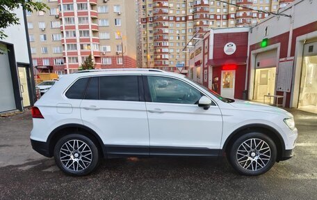 Volkswagen Tiguan II, 2018 год, 2 450 000 рублей, 2 фотография