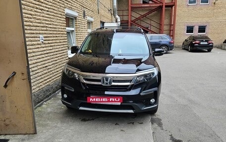 Honda Pilot III рестайлинг, 2018 год, 3 300 000 рублей, 5 фотография