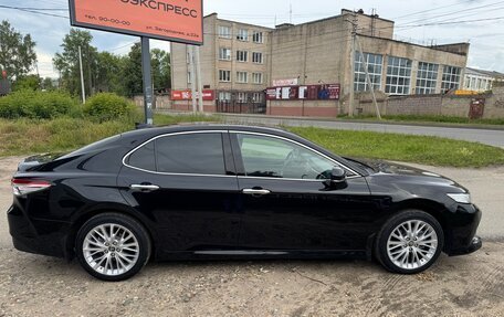 Toyota Camry, 2019 год, 3 090 000 рублей, 2 фотография