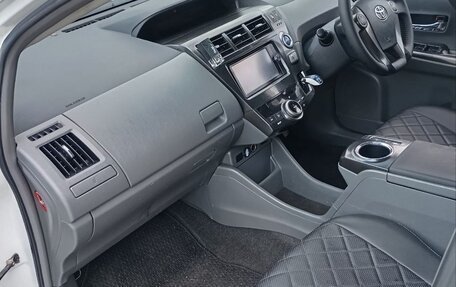 Toyota Prius Alpha I (ZVW40/41), 2013 год, 940 000 рублей, 6 фотография
