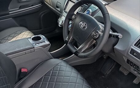 Toyota Prius Alpha I (ZVW40/41), 2013 год, 940 000 рублей, 5 фотография