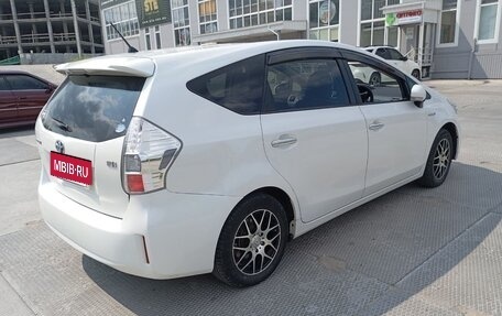 Toyota Prius Alpha I (ZVW40/41), 2013 год, 940 000 рублей, 3 фотография
