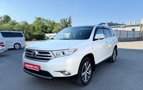 Toyota Highlander III, 2012 год, 2 550 000 рублей, 2 фотография
