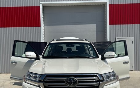 Toyota Land Cruiser 200, 2016 год, 6 990 000 рублей, 2 фотография