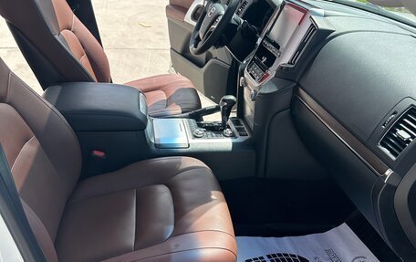 Toyota Land Cruiser 200, 2016 год, 6 990 000 рублей, 12 фотография