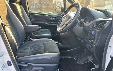 Toyota Esquire I, 2021 год, 1 895 000 рублей, 9 фотография