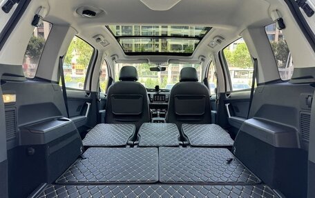 Volkswagen Touran III, 2021 год, 1 510 855 рублей, 7 фотография