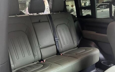 Land Rover Defender II, 2022 год, 5 950 000 рублей, 10 фотография