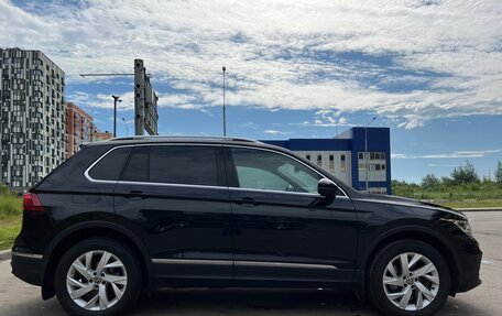 Volkswagen Tiguan II, 2021 год, 3 750 000 рублей, 2 фотография