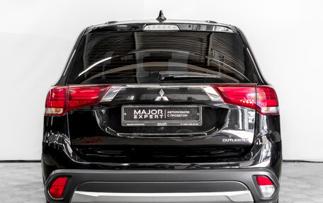 Mitsubishi Outlander III рестайлинг 3, 2018 год, 1 770 000 рублей, 6 фотография