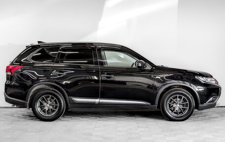 Mitsubishi Outlander III рестайлинг 3, 2018 год, 1 770 000 рублей, 4 фотография