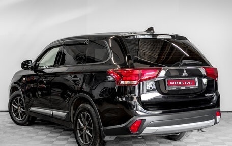 Mitsubishi Outlander III рестайлинг 3, 2018 год, 1 770 000 рублей, 7 фотография