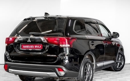 Mitsubishi Outlander III рестайлинг 3, 2018 год, 1 770 000 рублей, 5 фотография