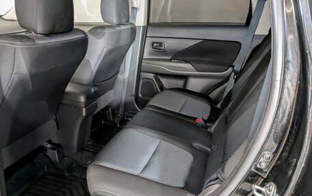 Mitsubishi Outlander III рестайлинг 3, 2018 год, 1 770 000 рублей, 12 фотография