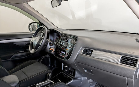 Mitsubishi Outlander III рестайлинг 3, 2018 год, 1 770 000 рублей, 11 фотография