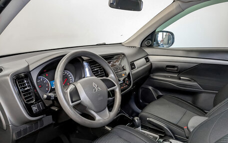 Mitsubishi Outlander III рестайлинг 3, 2018 год, 1 770 000 рублей, 16 фотография