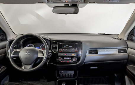 Mitsubishi Outlander III рестайлинг 3, 2018 год, 1 770 000 рублей, 14 фотография