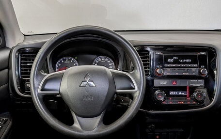 Mitsubishi Outlander III рестайлинг 3, 2018 год, 1 770 000 рублей, 21 фотография