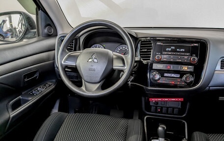 Mitsubishi Outlander III рестайлинг 3, 2018 год, 1 770 000 рублей, 24 фотография