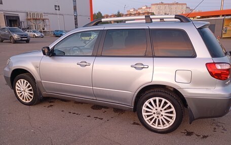 Mitsubishi Outlander III рестайлинг 3, 2006 год, 600 000 рублей, 5 фотография