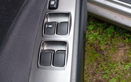 Mitsubishi Outlander III рестайлинг 3, 2006 год, 600 000 рублей, 14 фотография