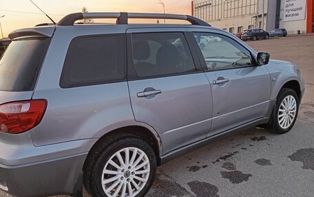 Mitsubishi Outlander III рестайлинг 3, 2006 год, 600 000 рублей, 10 фотография