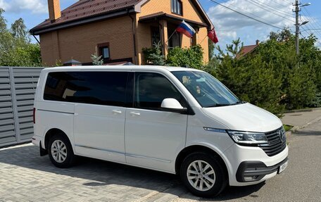 Volkswagen Caravelle T6 рестайлинг, 2021 год, 3 290 000 рублей, 2 фотография