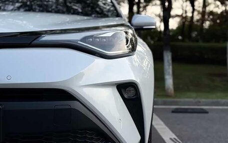 Toyota C-HR I рестайлинг, 2022 год, 1 640 000 рублей, 3 фотография