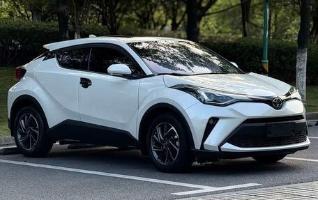 Toyota C-HR I рестайлинг, 2022 год, 1 640 000 рублей, 4 фотография
