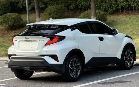 Toyota C-HR I рестайлинг, 2022 год, 1 640 000 рублей, 5 фотография