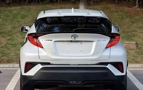 Toyota C-HR I рестайлинг, 2022 год, 1 640 000 рублей, 6 фотография