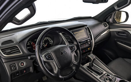Mitsubishi Pajero Sport III рестайлинг, 2019 год, 2 995 000 рублей, 15 фотография