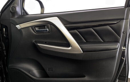 Mitsubishi Pajero Sport III рестайлинг, 2019 год, 2 995 000 рублей, 25 фотография