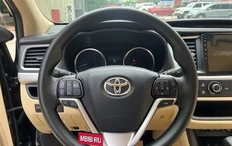 Toyota Highlander III, 2021 год, 3 300 000 рублей, 9 фотография