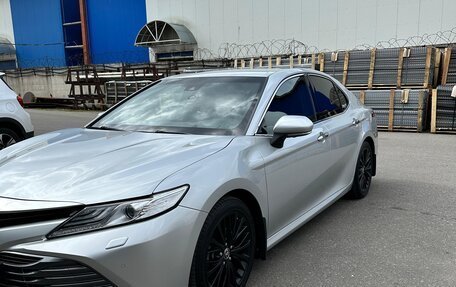 Toyota Camry, 2020 год, 3 800 000 рублей, 2 фотография